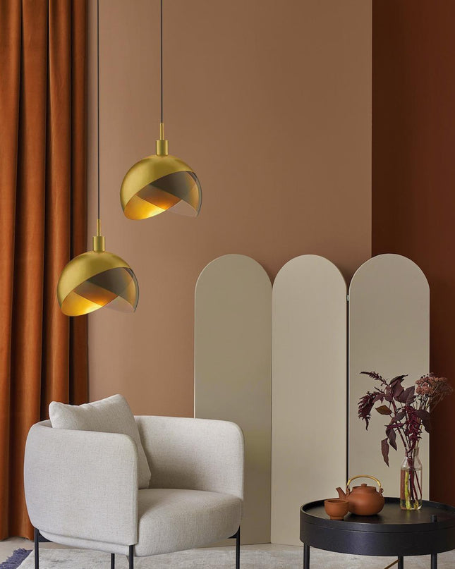 Nowoczesna lampa wisząca ze złotego szkła i metalowej ramy – Nordycki design 6