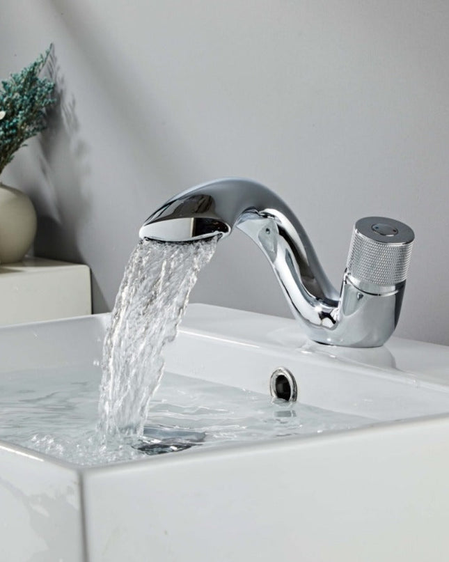 Nowoczesne Akcesoria Łazienkowe SmoothEdge w Złocie, Chromie i Czerni – Zestaw 3 Elementów do Łazienki 10