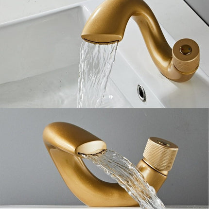 Nowoczesne Akcesoria Łazienkowe SmoothEdge w Złocie, Chromie i Czerni – Zestaw 3 Elementów do Łazienki 6