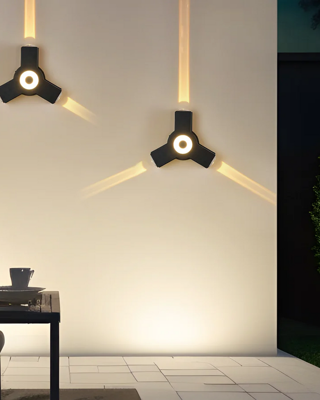 Nowoczesny Kinkiet Zewnętrzny LED w Kształcie Krzyża, Metalowy, IP65 – Stylowe Oświetlenie do Przestrzeni Zewnętrznych 1