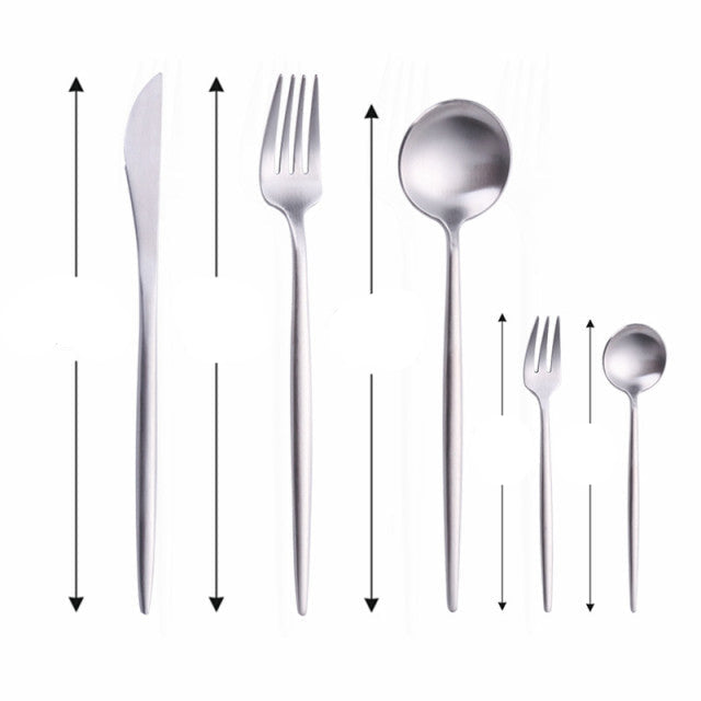 Nowoczesny, minimalistyczny zestaw sztućców ze stali nierdzewnej 18/10 z powłoką tytanową – eleganckie nakrycie stołu 5