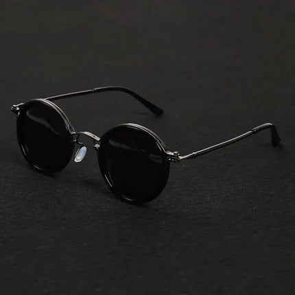 Okulary przeciwsłoneczne z polaryzacją i filtrem UV 400 oraz błyszczącą metalową oprawką – stylowe okulary do noszenia na świeżym powietrzu 5