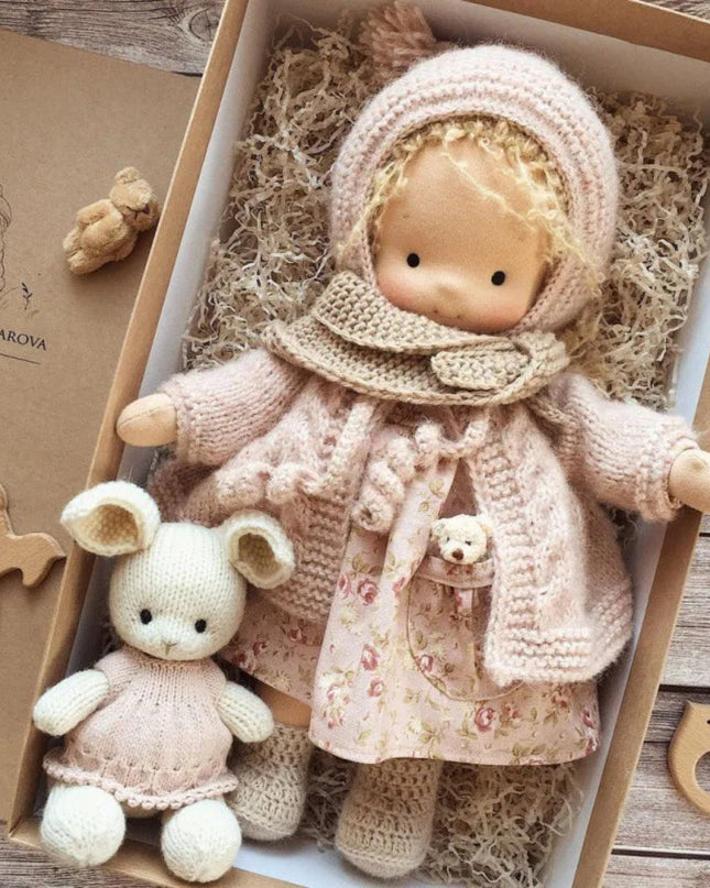 Pluszowa lalka w stylu waldorfskim do kreatywnej zabawy – zabawka podróżna w stylu Kawaii Design – 32 cm, ręcznie wykończone detale 0