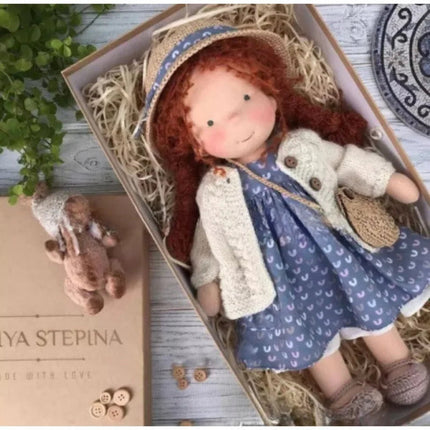 Pluszowa lalka w stylu waldorfskim do kreatywnej zabawy – zabawka podróżna w stylu Kawaii Design – 32 cm, ręcznie wykończone detale 4