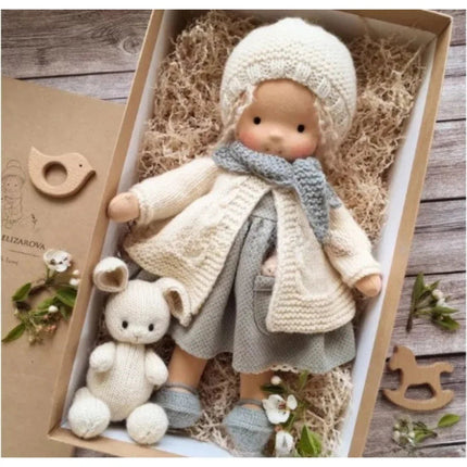 Pluszowa lalka w stylu waldorfskim do kreatywnej zabawy – zabawka podróżna w stylu Kawaii Design – 32 cm, ręcznie wykończone detale 8