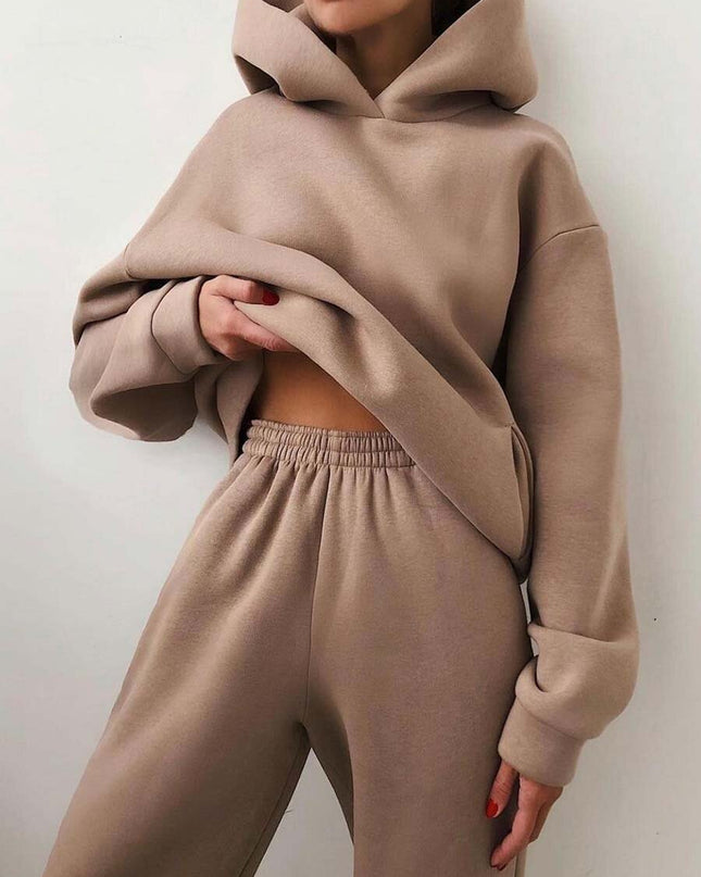 Przytulny zestaw do biegania – połączenie obszernej bluzy z kapturem i spodni dresowych dla najwyższego komfortu 3