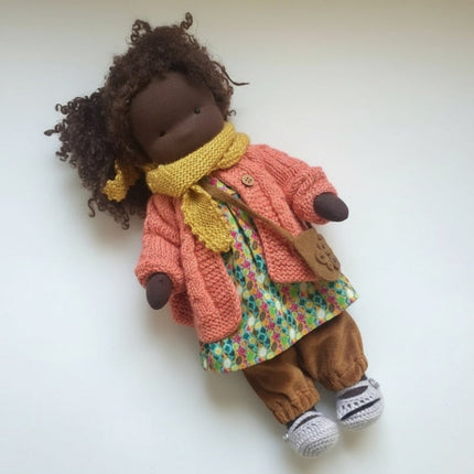 Ręcznie Robiona Lalka Waldorf z Bawełny 28 cm – Miękka i Urocza do Kreatywnej Zabawy 4