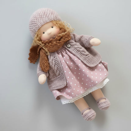 Ręcznie Robiona Lalka Waldorf z Bawełny 28 cm – Miękka i Urocza do Kreatywnej Zabawy 5