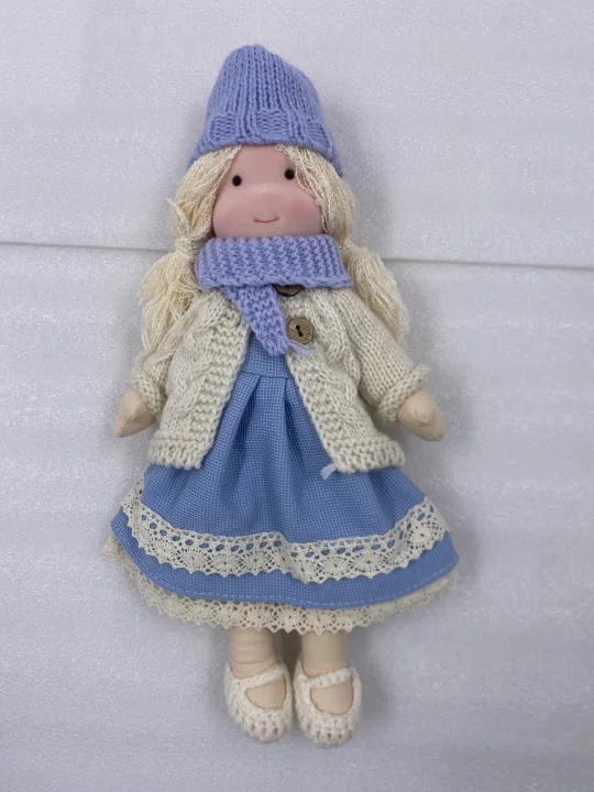 Ręcznie robiona lalka Waldorf z miękkich tkanin i dzianinowego ubranka – trwała i łatwa w czyszczeniu dla dzieci, 28 cm 0