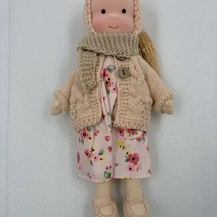 Ręcznie robiona lalka Waldorf z miękkich tkanin i dzianinowego ubranka – trwała i łatwa w czyszczeniu dla dzieci, 28 cm 2