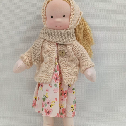 Ręcznie robiona lalka Waldorf z miękkich tkanin i dzianinowego ubranka – trwała i łatwa w czyszczeniu dla dzieci, 28 cm 3