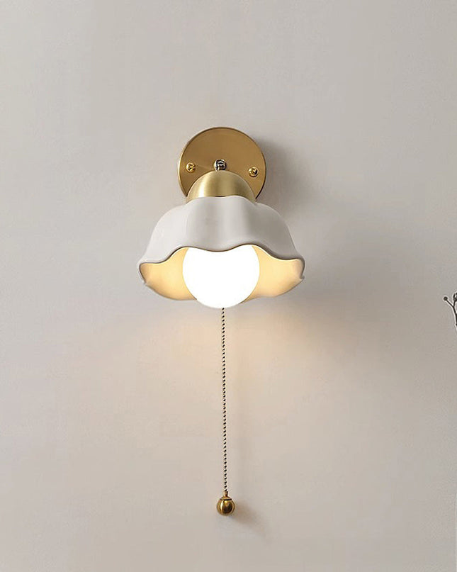 Retro Kinkiet Ścienny w Stylu Francuskim z Białymi Kwiatami – Elegancka Oprawa Oświetleniowa E27, Złoty i Biały 0