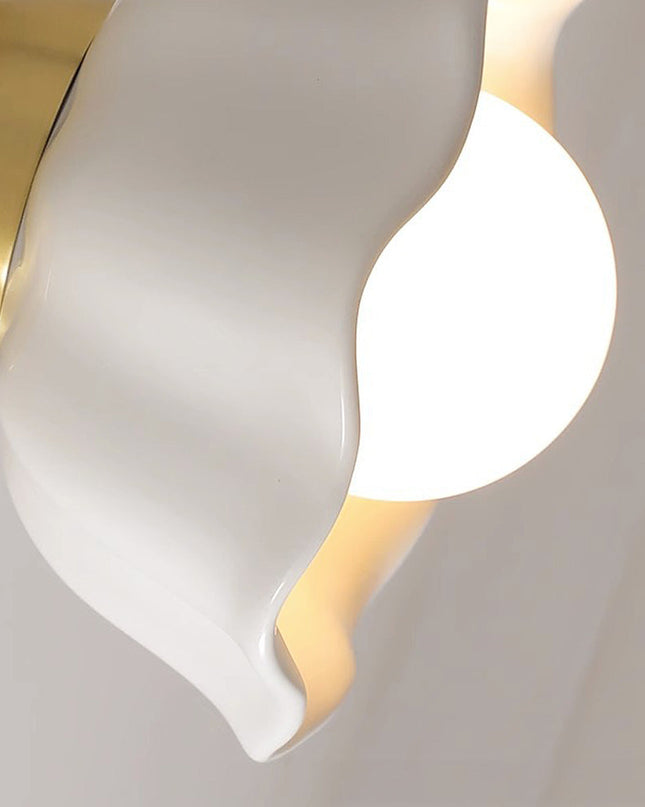 Retro Kinkiet Ścienny w Stylu Francuskim z Białymi Kwiatami – Elegancka Oprawa Oświetleniowa E27, Złoty i Biały 2