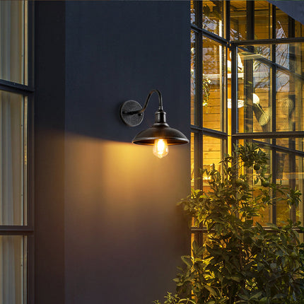 Rustykalna Lampa Zewnętrzna IP65 w Kształcie Muszli z Antycznego Mosiądzu – Idealna do Oświetlenia Tarasów i Dziedzińców 3