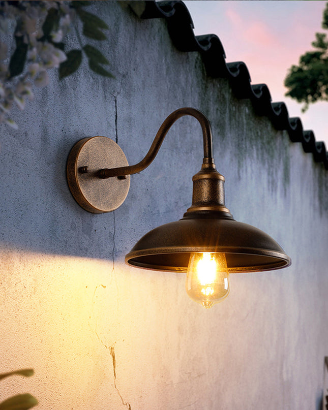 Rustykalna Lampa Zewnętrzna IP65 w Kształcie Muszli z Antycznego Mosiądzu – Idealna do Oświetlenia Tarasów i Dziedzińców 4