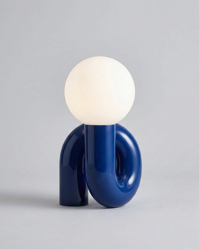 Rzeźbiarska lampa stołowa LED z matowym szkłem, charakteryzująca się nowoczesnym designem 0