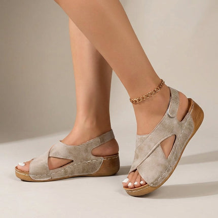 Sandały damskie z ortopedyczną konstrukcją typu slingback i wygodnym koturnem – obuwie letnie Criss-Cross 0