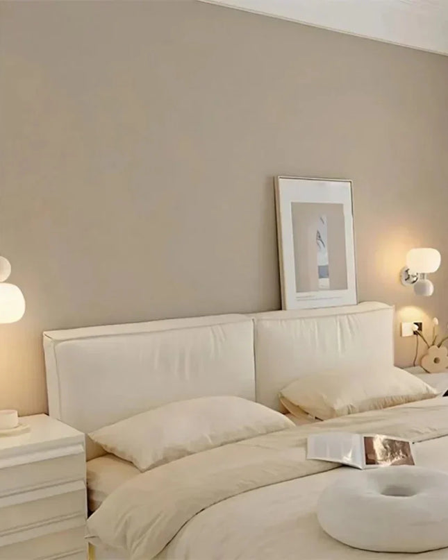 Lampa wisząca w stylu Art Deco — kremowy klosz z kolorowym akcentem kulistym