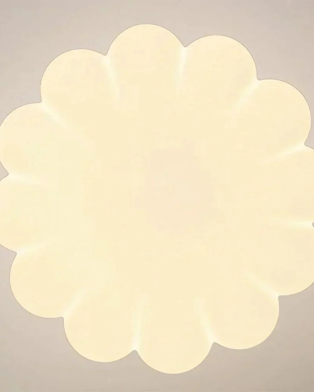 Lampa wisząca w stylu Art Deco — kremowy klosz z kolorowym akcentem kulistym