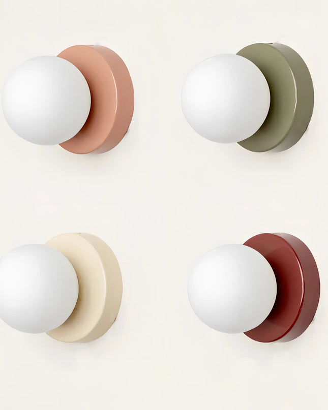 Skandynawska lampa ścienna ze szklanym kloszem i miękkim, ciepłym światłem – minimalistyczny design do salonów i sypialni 5