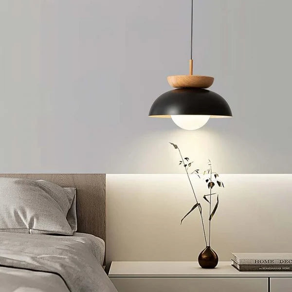 Skandynawska lampa wisząca z drewna – Minimalistyczny design w czerni, bieli, orzechu i dębie 0
