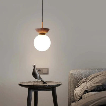 Skandynawska lampa wisząca z drewna – Minimalistyczny design w czerni, bieli, orzechu i dębie 3