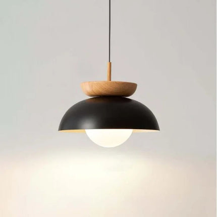 Skandynawska lampa wisząca z drewna – Minimalistyczny design w czerni, bieli, orzechu i dębie 8