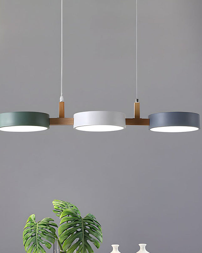 Skandynawska lampa wisząca z metalowymi i drewnianymi akcentami – nowoczesny, minimalistyczny design 0