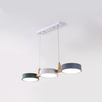 Skandynawska lampa wisząca z metalowymi i drewnianymi akcentami – nowoczesny, minimalistyczny design 6