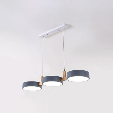 Skandynawska lampa wisząca z metalowymi i drewnianymi akcentami – nowoczesny, minimalistyczny design 7