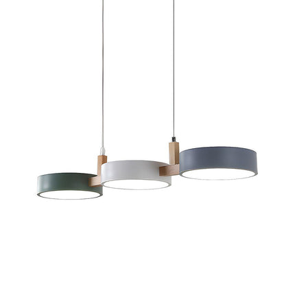 Skandynawska lampa wisząca z metalowymi i drewnianymi akcentami – nowoczesny, minimalistyczny design 8