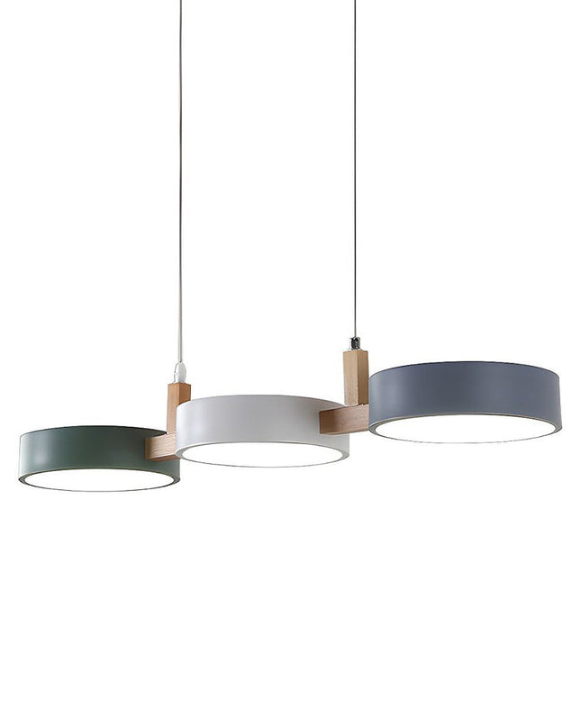 Skandynawska lampa wisząca z metalowymi i drewnianymi akcentami – nowoczesny, minimalistyczny design 8