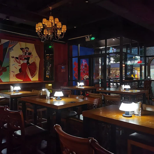 Stylowa Bezprzewodowa Lampa Stołowa LED Solarna IP65 – Wodoodporna Lampa do Wnętrz i Ogrodu 5