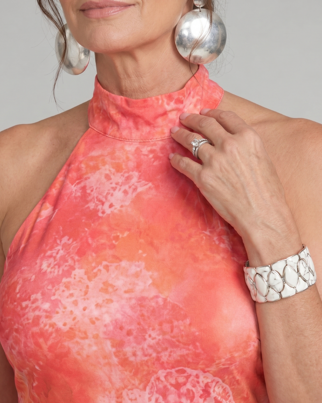 Sukienka maxi z dekoltem halter i nadrukiem – lekka, bezrękawnik na eleganckie okazje 1