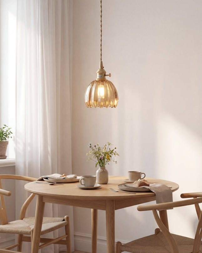 Szklana lampa wisząca z regulowaną wysokością – minimalistyczny japoński design do oświetlenia wiszącego w kuchni 3