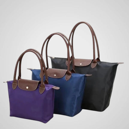 Torba na ramię w eleganckim czarnym skórzanym designie, idealna na codzienne użytkowanie, z 1