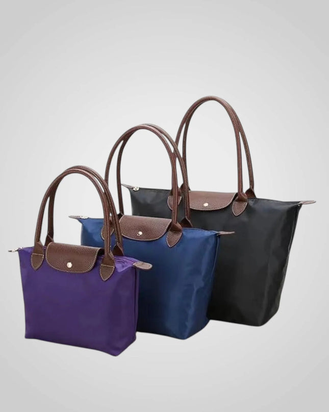 Torba na ramię w eleganckim czarnym skórzanym designie, idealna na codzienne użytkowanie, z 1