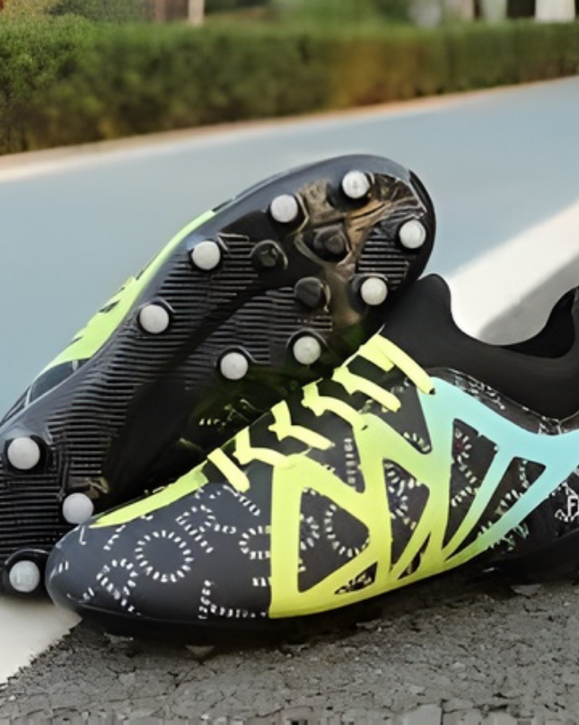 Ultralekkie korki piłkarskie z kolcami treningowymi do gry na sztucznej murawie – profesjonalny, sportowy design – dostępne w wielu rozmiarach 0