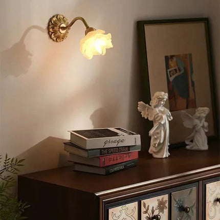 Vintage Kinkiet Ścienny z Miedzi i Szkła – Elegancka Lampa na Ścianę z Płatkami Kwiatów, Ciepłe Światło, 28x17cm 6