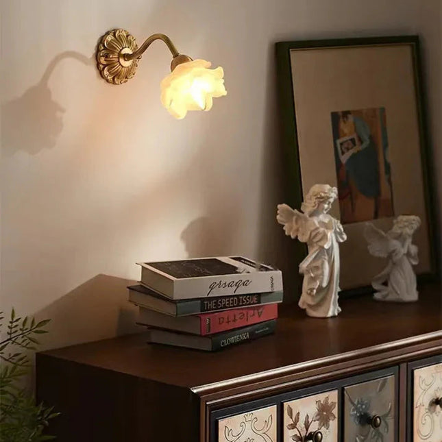 Vintage Kinkiet Ścienny z Miedzi i Szkła – Elegancka Lampa na Ścianę z Płatkami Kwiatów, Ciepłe Światło, 28x17cm 6