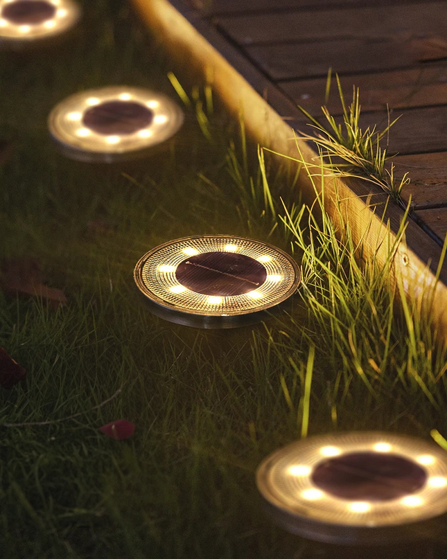 Wodoodporne Lampy Ogrodowe LED Zasilane Energą Słoneczną – Oświetlenie Zewnętrzne do Ogrodu i Tarasu, IP65, 12 Godzin Świecenia 1