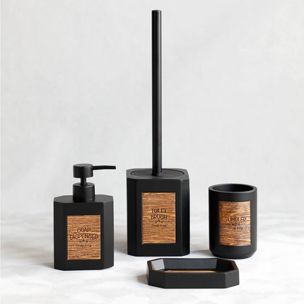 WoodLabel Essentials – 4-częściowy zestaw akcesoriów łazienkowych ze stylową drewnianą etykietą 0