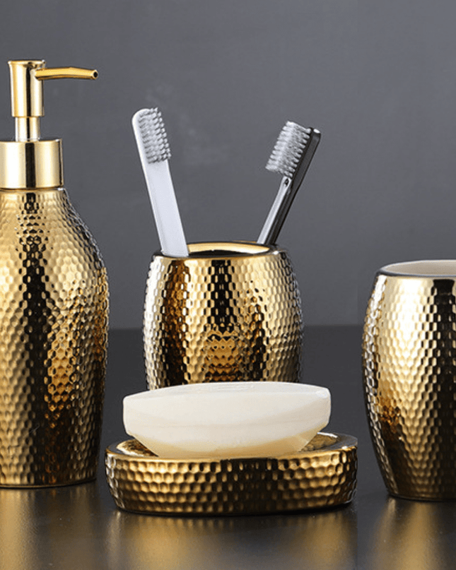 Zestaw Łazienkowy z Złotymi Detalami – Elegancki i Trwały 1