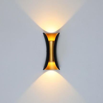Zewnętrzna lampa ścienna o zakrzywionym kształcie i podwójnej emisji diod LED – odporna na warunki atmosferyczne IP65 0