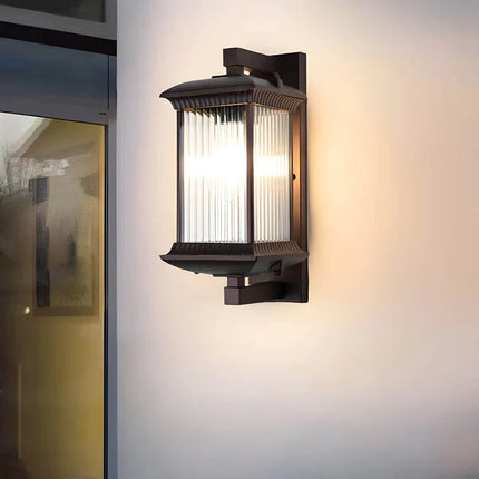 Zewnętrzna lampa ścienna z zakrzywionymi panelami szklanymi – odporna na warunki atmosferyczne, metalowa, w kolorze brązu kawowego, do tarasów i wejść 2