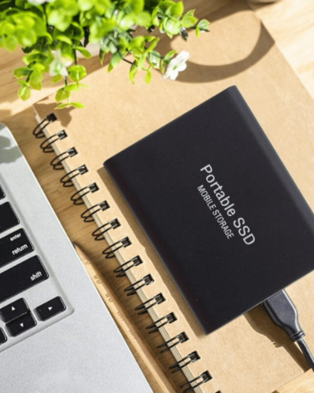 Zewnętrzny dysk SSD z szybkim złączem USB-C i wodoodporną konstrukcją 3