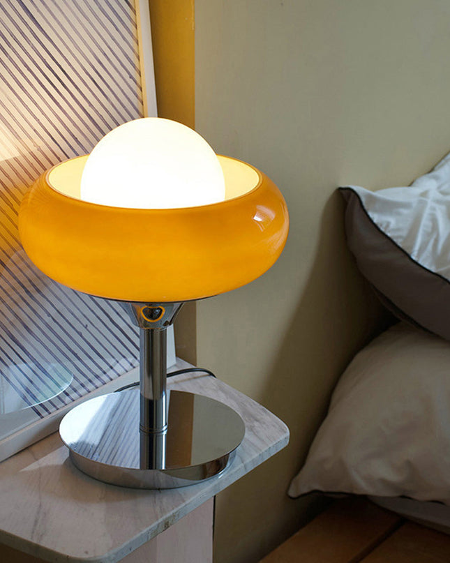Żółta Szklana Lampa Stołowa Bauhaus z Minimalistyczną Podstawą – Lampy Stołowe do Salonów i Wnętrz 1