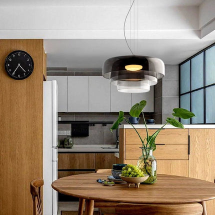 Elegancka lampa sufitowa — krem i kolor w harmonijnym wydaniu